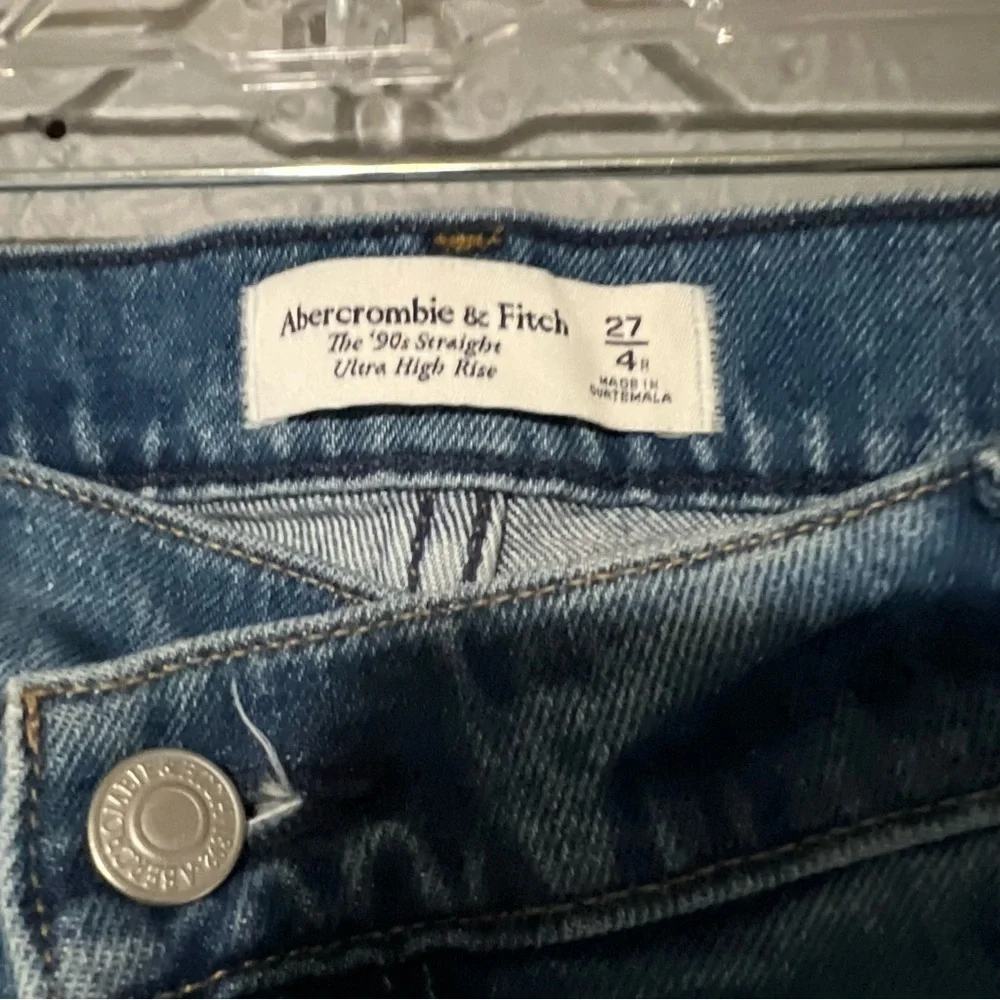 Abercrombie‎ 90s Straight Ultra High Rise Jeans size 27 Distressed Hem crossover